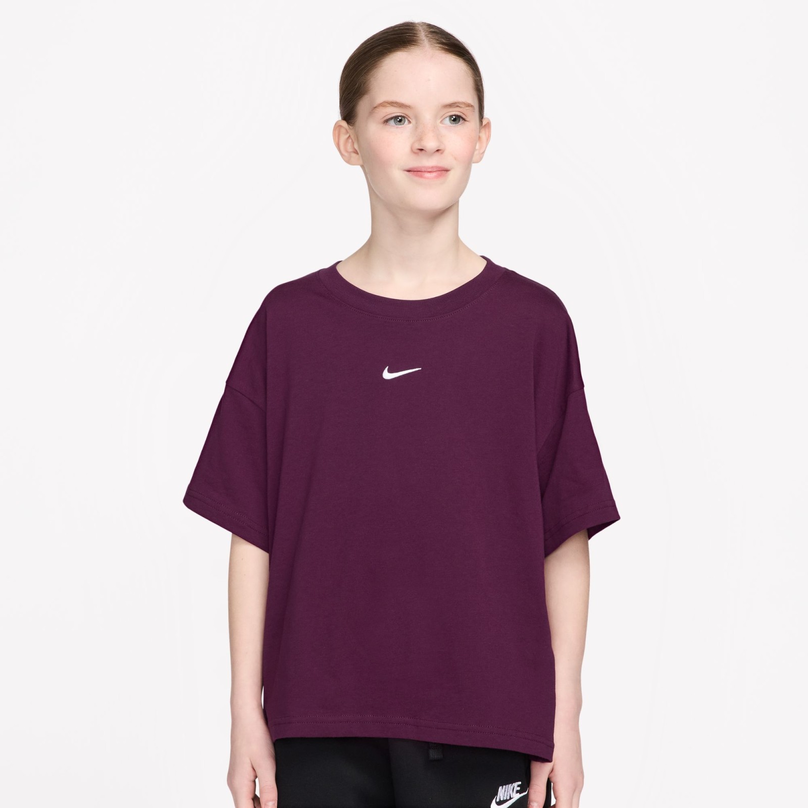 Nike Sportswear Essential Big Kids (Girls) T-Shirt L